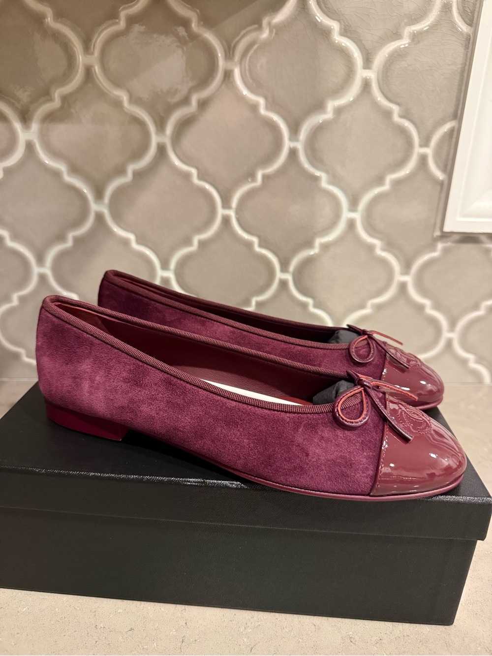 BNWT Chanel 26A Suede & Patent Burgundy Calfskin Ballet Flat Size 40
